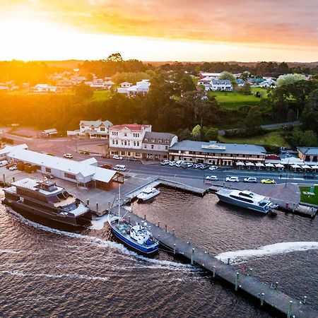 Strahan Village Екстер'єр фото